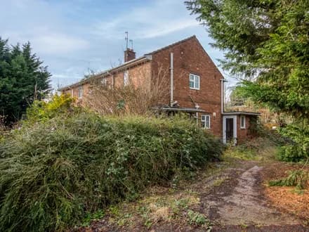 3 Bedroom Semi-Detached House, Full Renovation Opportunity | Outskirts of St John’s, Worcester